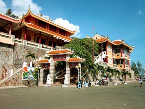 Về Long Hải nghe kể sự tích Dinh Cô